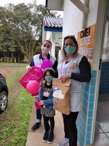 Crianças ganharam festinha e presentes nos Cmeis e escolas em Pontal do Paraná