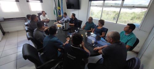 PREFEITO ABRE SEU GABINETE PARA RECEBER LIDERANÇAS