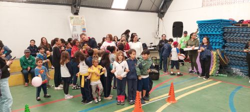 "FAMÍLIA E ESCOLA" REÚNE PAIS, ALUNOS E PROFESSORES NO BALNEÁRIO PRIMAVERA