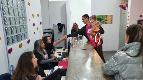 PREFEITO, 1º DAMA E SECRETÁRIA DE SAÚDE ACOMPANHAM AÇÕES DO OUTUBRO ROSA 