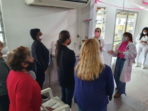PREFEITO, 1º DAMA E SECRETÁRIA DE SAÚDE ACOMPANHAM AÇÕES DO OUTUBRO ROSA 