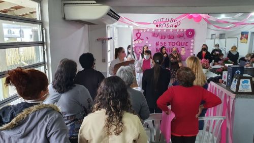 PREFEITO, 1º DAMA E SECRETÁRIA DE SAÚDE ACOMPANHAM AÇÕES DO OUTUBRO ROSA 