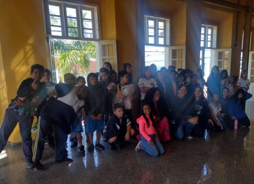 ALUNOS PONTALENSES VISITAM TEATRO EM PARANAGUÁ