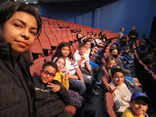 ALUNOS PONTALENSES VISITAM TEATRO EM PARANAGUÁ