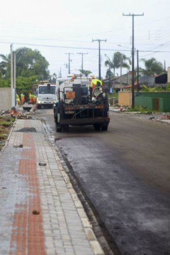 Trabalho de pavimentação é retomado para conclusão da Rua Ary Barroso, no Primavera, e em breve na Rua Santos Dumont, em Canoas