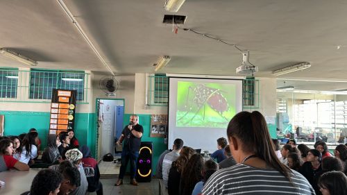 PALESTRA SOBRE A DENGUE NO COLÉGIO ESTADUAL ARY BARROSO