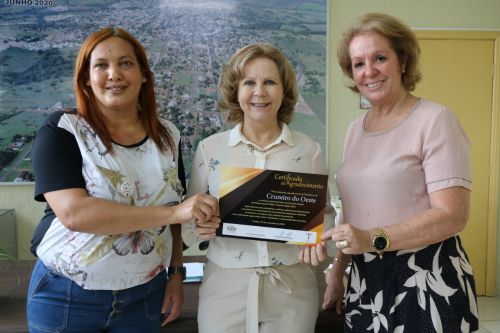 Prefeita Helena Bertoco é premiada com o "prêmio gestor público do Paraná"