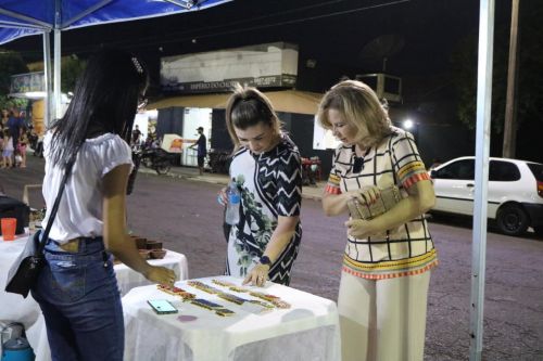 PREFEITA HELENA BERTOCO PARTICIPOU DA CHEGADA DO PAPAI NOEL