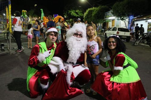 PREFEITA HELENA BERTOCO PARTICIPOU DA CHEGADA DO PAPAI NOEL
