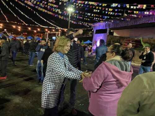 Em noite de Festa Junina, administração de Cruzeiro do Oeste anuncia obras, projetos e entrega veículo 0km