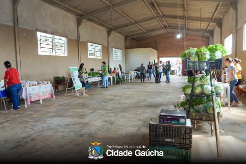 PRODUTORES EM PARCERIA COM A PREFEITURA E UEM REALIZAM A 1ª MOSTRA DE PRODUTOS NA VILA RURAL