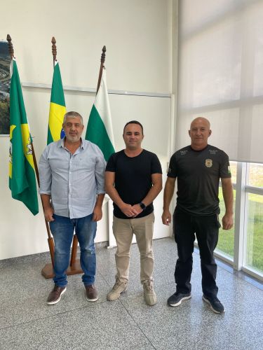 PREFEITO RECEBE VISITA DO DELEGADO DA COMARCA DE JOAQUIM TÁVORA