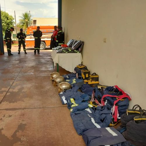 Entrega de fardamento e EPI para Defesa Civil