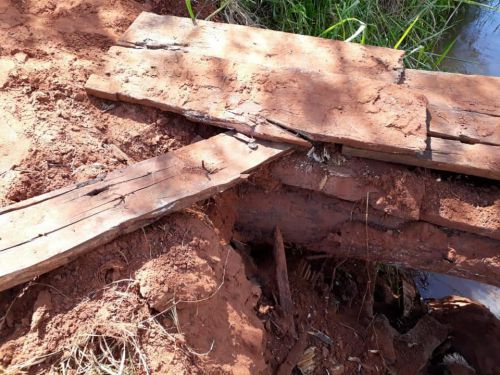 PREFEITURA DE QUERÊNCIA TRABALHA EM RECUPERAÇÃO DA "PONTE DO GREGÓRIO"