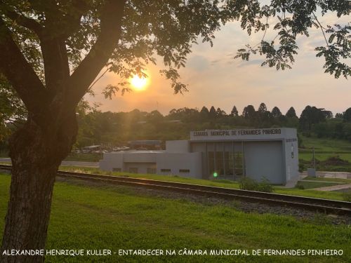 Alexandre Henrique Kuller - Entardecer na Cmara Municipal de Fernandes Pinheiro
