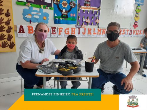 Entrega dos Kit′s para as escolas do município. 