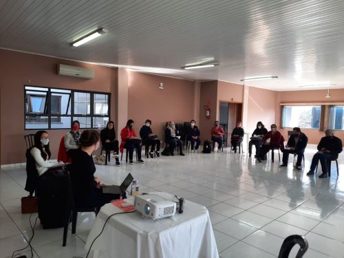 O Departamento de Educação Especial da Secretaria Municipal de Educação de Fernandes Pinheiro promoveu o curso "Atendimento Educacional Especializado: História, público e possibilidades de atua..