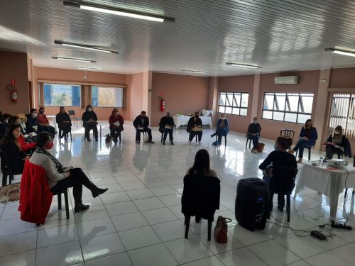 O Departamento de Educação Especial da Secretaria Municipal de Educação de Fernandes Pinheiro promoveu o curso "Atendimento Educacional Especializado: História, público e possibilidades de atua..
