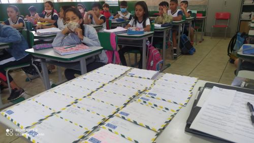 TURMAS DOS 3° ANOS DA ESCOLA MUNICIPAL PROFESSORA LICILIA VICENTINI FERRARI ESTUDAM O GÊNERO TEXTUAL: CARTA.