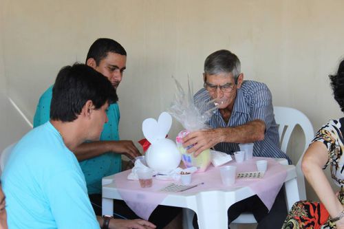 Tarde de confraternização de Páscoa no CAPS