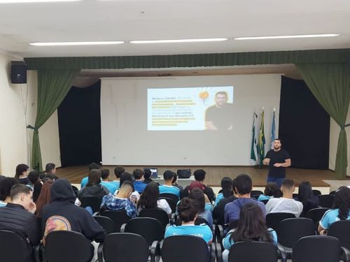 Palestra: alunos do ensino médio participam de bate-papo sobre o mercado de trabalho