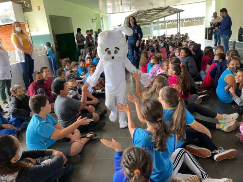 Prefeitura realiza entregas de ovos de páscoa para alunos da rede municipal e APAE 