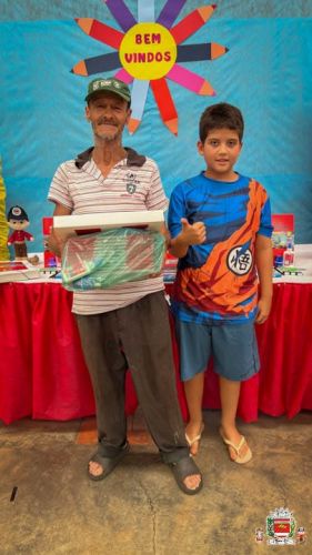 Entrega do Kit de Materiais Escolares 
