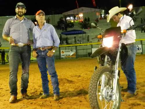 RODEIO X-TUDO AGITA A CIDADE