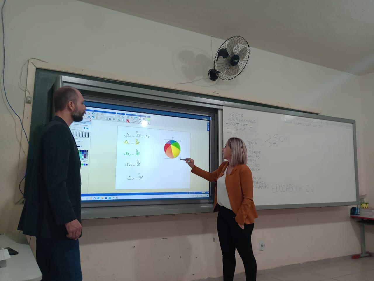 Capacitação para utilização de lousas digitais