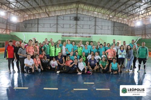 Leópolis promove integração com Uraí em amistoso de vôlei adaptado para idosos
