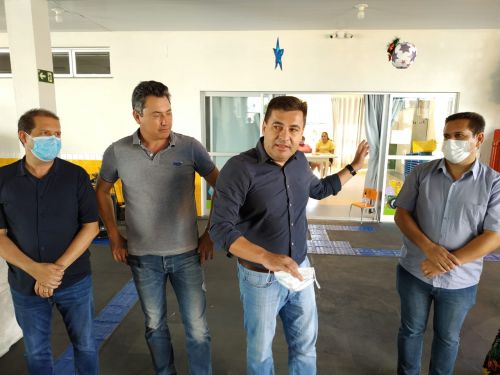 Tarde de inaugurações em Jesuítas com as presenças dos deputados Sérgio Souza (Federal) e Marcel Micheletto (Estadual e Secretário de Estado da Administração e Previdência)