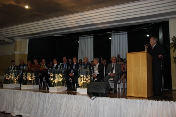 Prefeito e vice de Cafelndia prestigiam evento da Amop