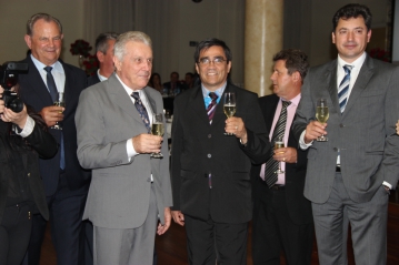 Prefeito e vice de Cafelndia prestigiam evento da Amop