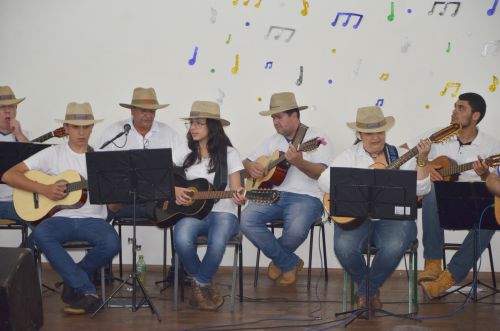 Alunos que participam dos cursos de música no Centro Cultural fizeram apresentação para a comunidade 