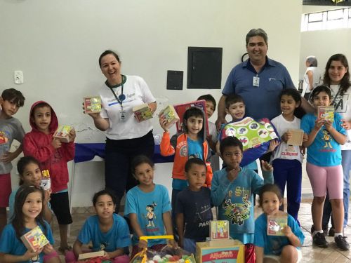 Cooperativa Integrada presenteia Curumim com brinquedos pedagógicos 
