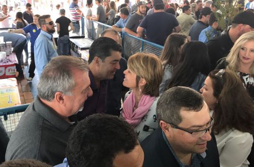 Ubiratanenses mantem contato com governador Beto Richa e lideranças estaduais durante festa da Vaca Atolada 