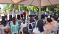 Autoridades e famlias beneficiadas participaram do evento