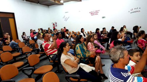 Pré Escola Municipal Edília Amorin de Quadros realiza apresentação sobre o trânsito