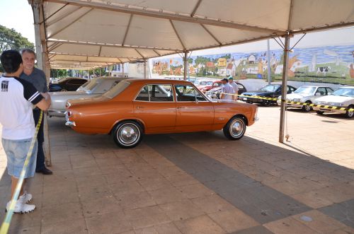 6º Encontro de Carros Antigos de Ubiratã proporcionou aos visitantes uma viagem no tempo 