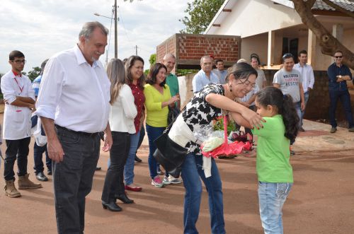 Alunos da Escola Dr. Gentil fazem "Serenata" para homenagear mães