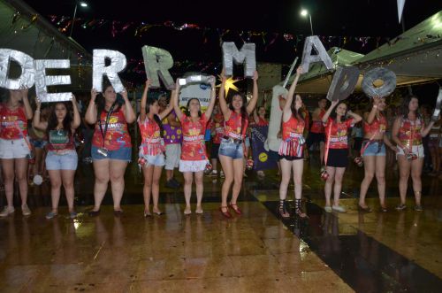 Alegria e muita folia marcou primeira noite do Carnaval da Seringueira em Ubiratã