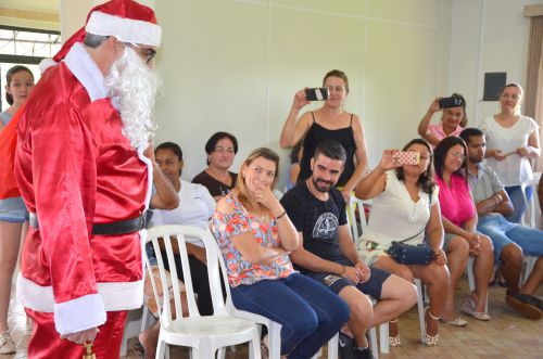 Natal Curumim: crianças atendidas no programa social recebem presentes