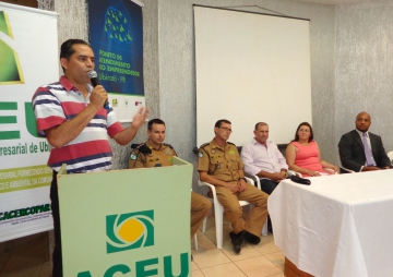 Chefe de Gabinete, Osmar Pires da Silva, representou o prefeito Baco e a administrao municipal na cerimnia de homenagem ao policial destaque 