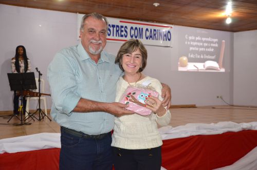 Professores de Ubiratã são homenageados