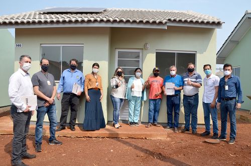 Casas populares em Yolanda e Ubiratã foram entregues para as famílias 