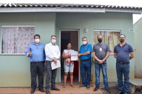 Casas populares em Yolanda e Ubiratã foram entregues para as famílias 