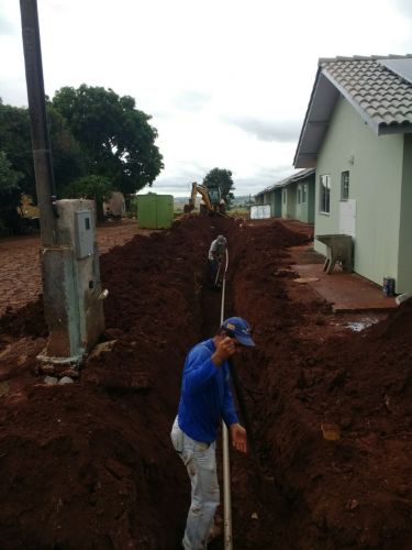 Rede de água é instalada em casas populares 