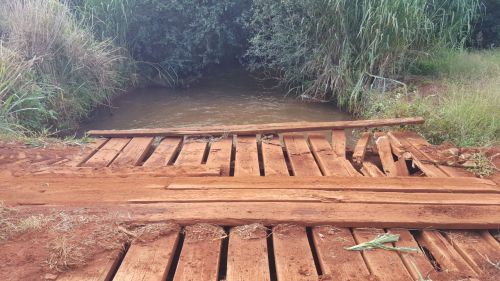 Administração Municipal constrói ponte de concreto sobre o Córrego Três Olhos