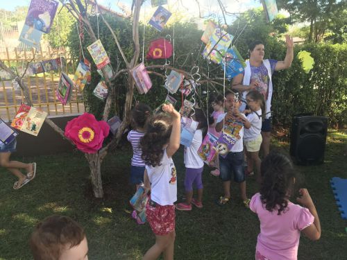 CMEI Nosso Lar desenvolveu atividades referentes ao Dia Nacional do Livro Infantil e ao Dia do Monteiro Lobato