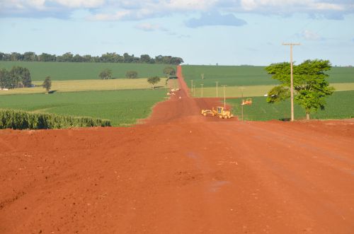 Readequação da Estrada Olinda vai prepará-la para receber calçamento com pedras poliédricas 